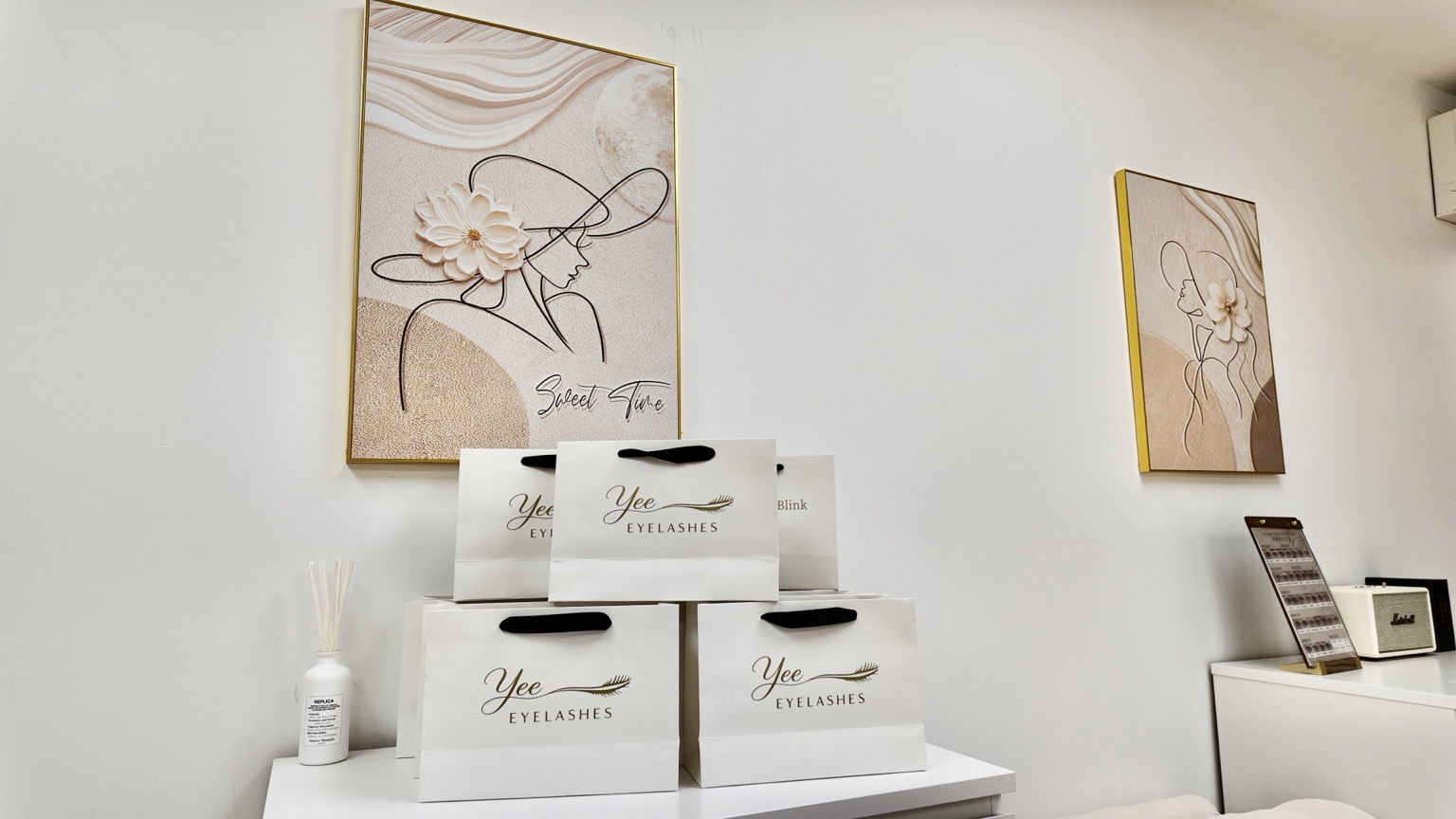 Yee Eyelashes client gifts