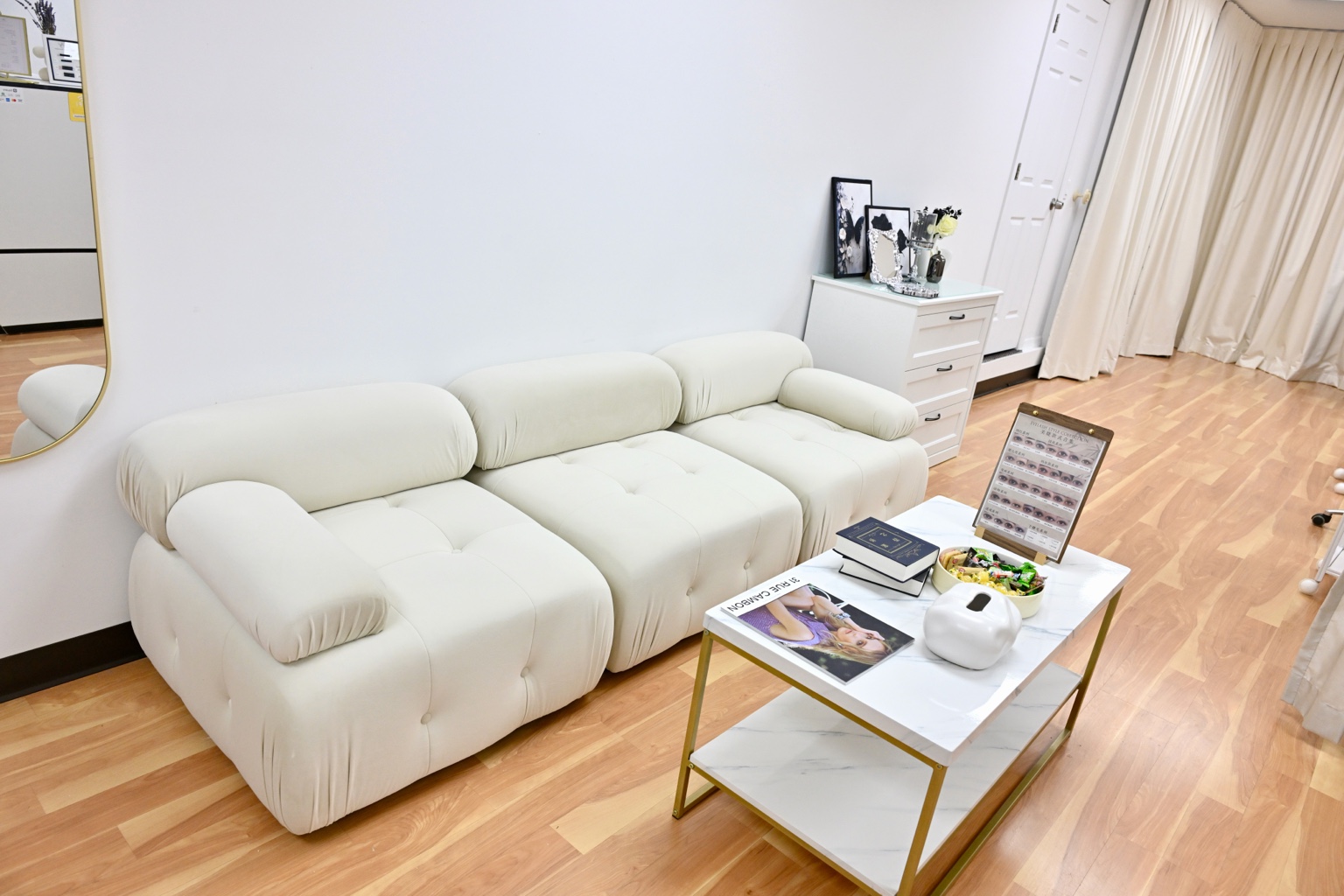 Yee Eyelashes lounge